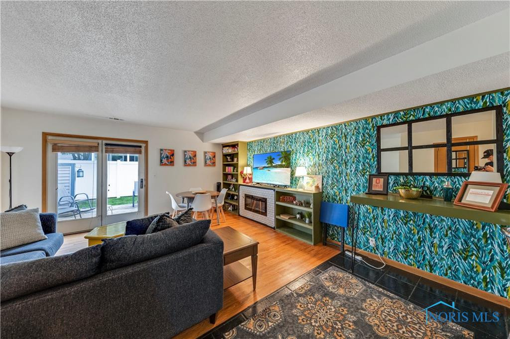 809 Lawrence Avenue, 2