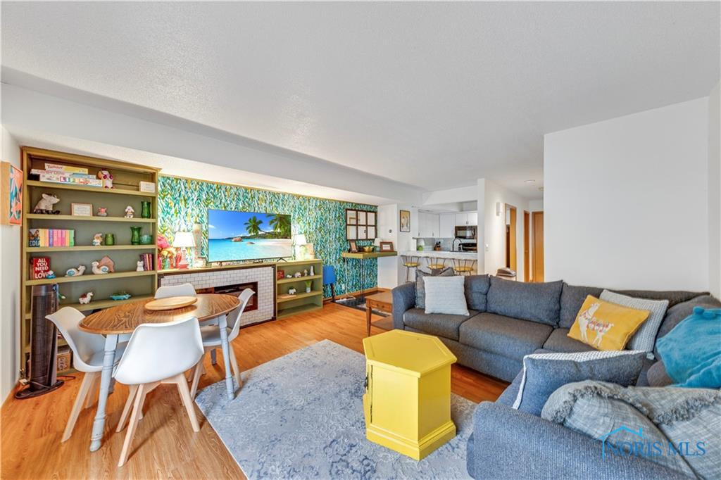 809 Lawrence Avenue, 2