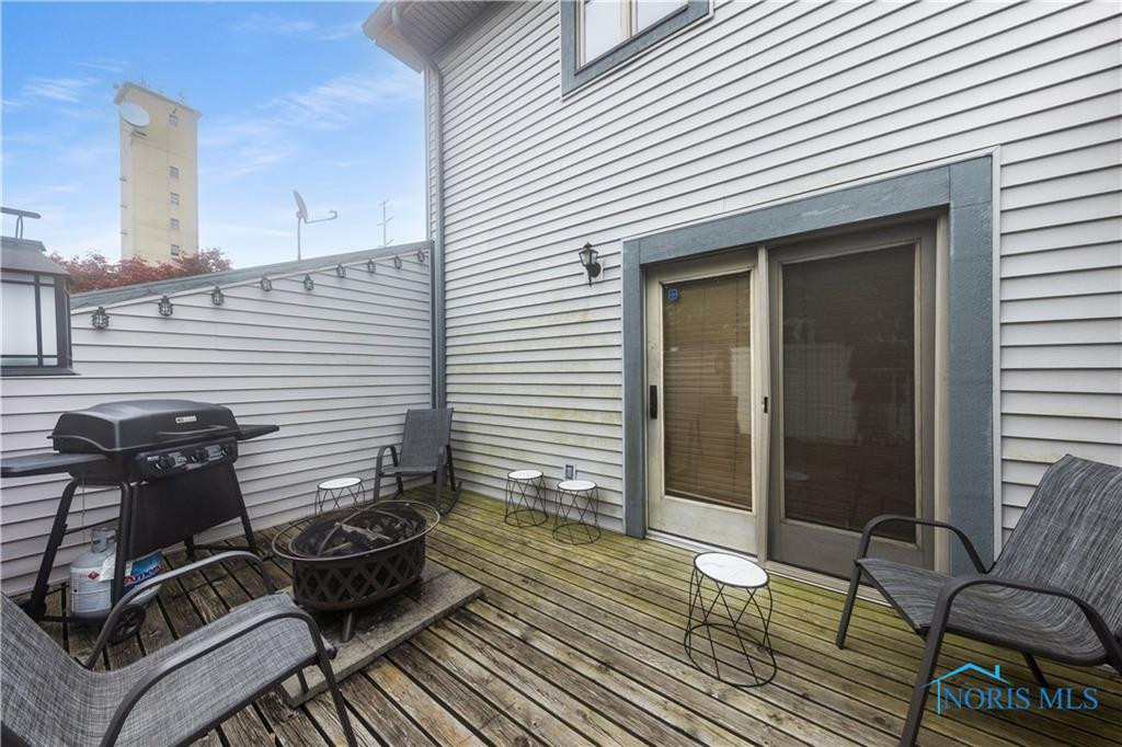 809 Lawrence Avenue, 2