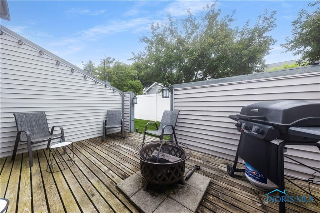 809 Lawrence Avenue, 2