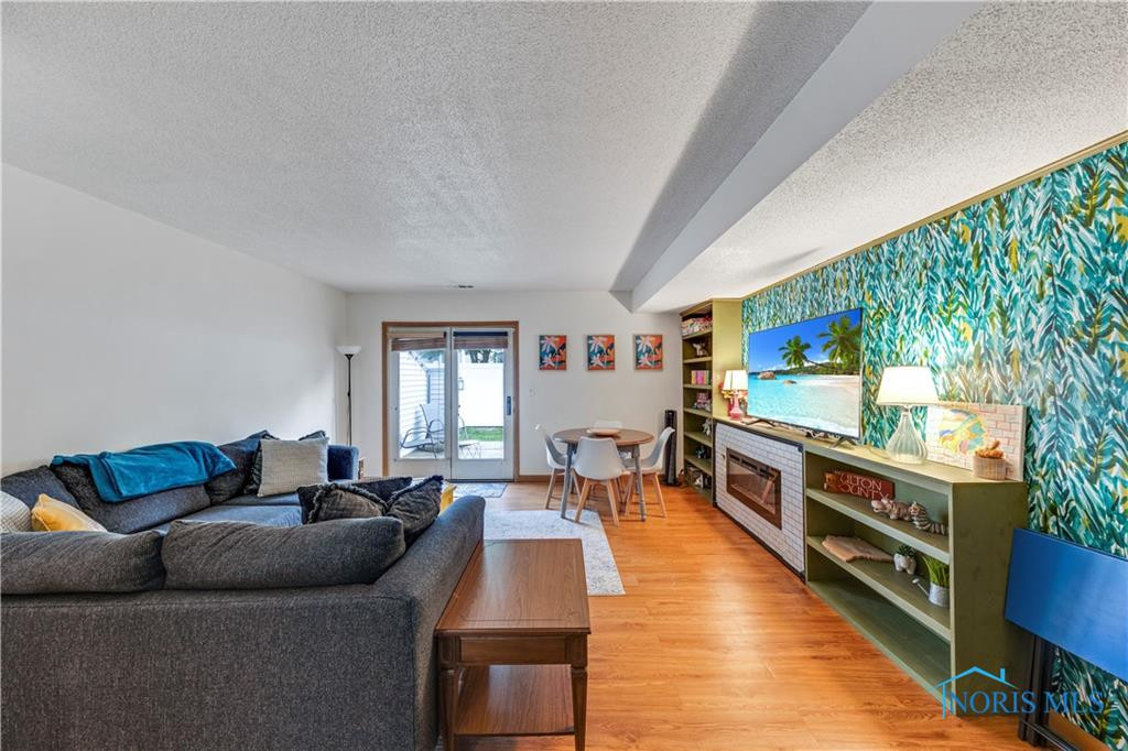 809 Lawrence Avenue, 2