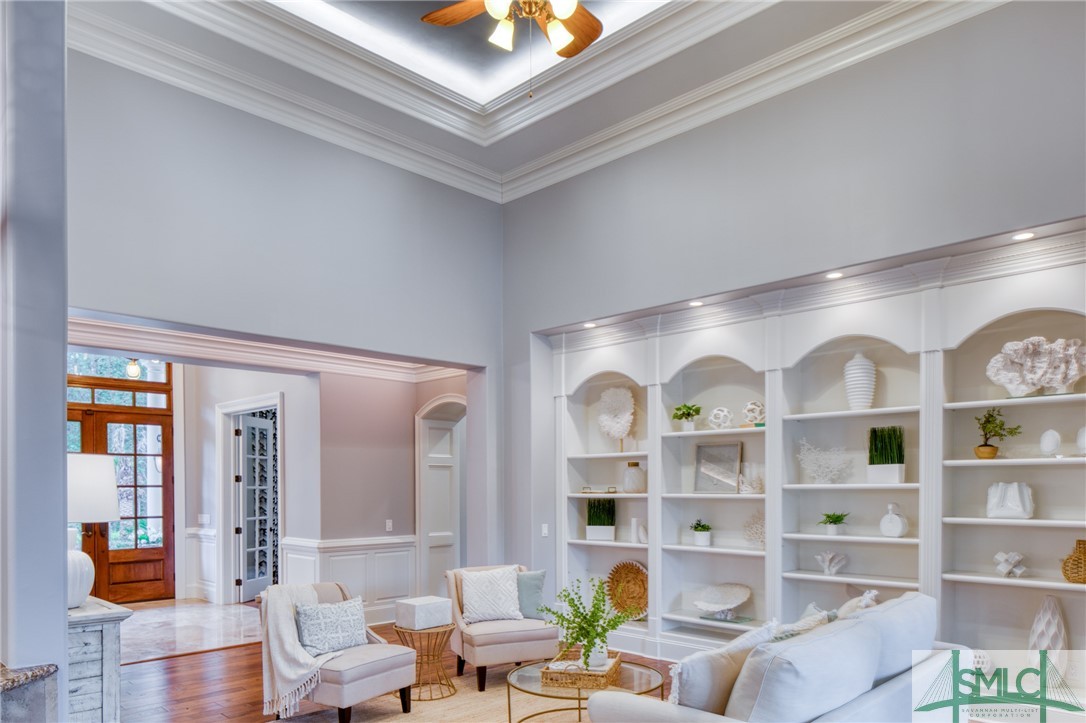 12 Lancaster Boulevard