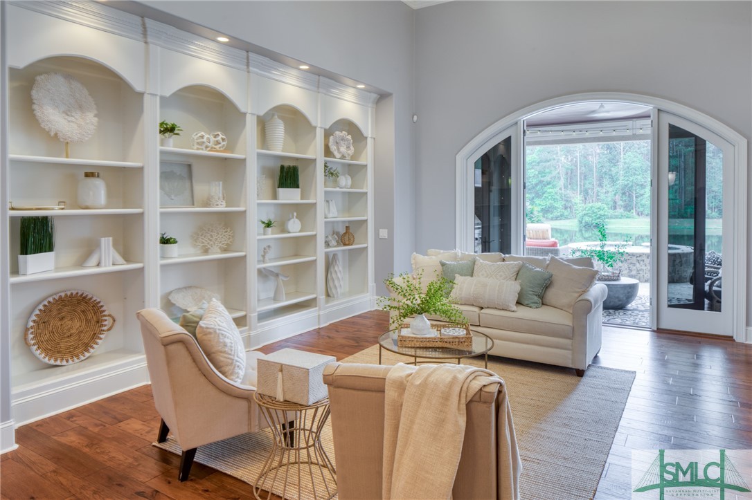 12 Lancaster Boulevard