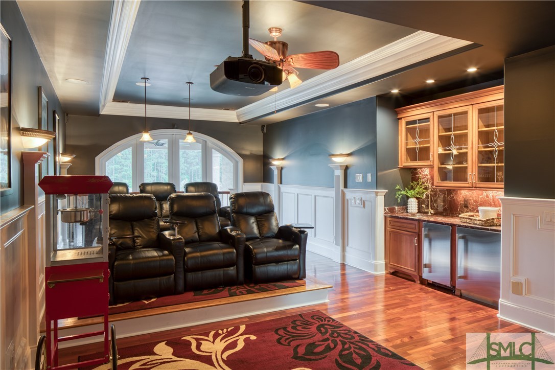 12 Lancaster Boulevard