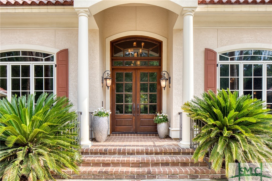 12 Lancaster Boulevard