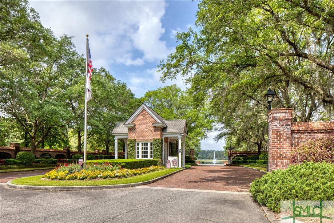 12 Lancaster Boulevard