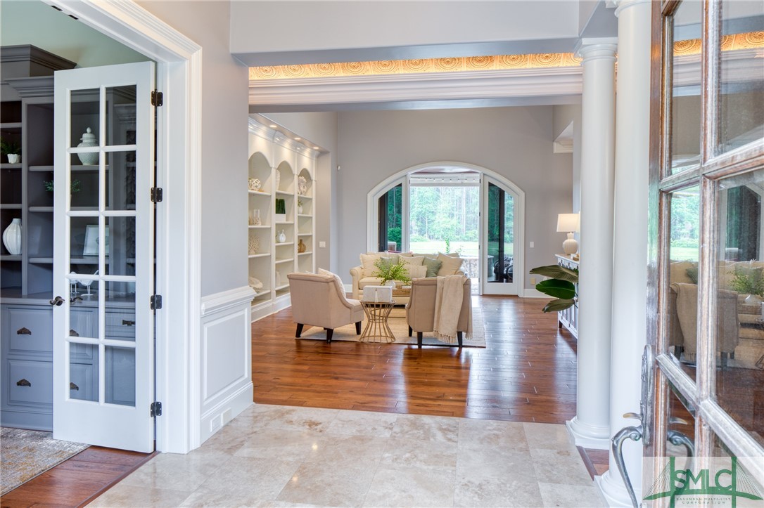 12 Lancaster Boulevard