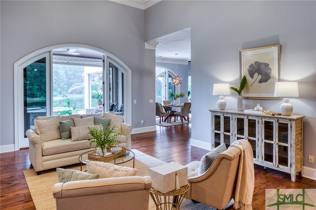 12 Lancaster Boulevard