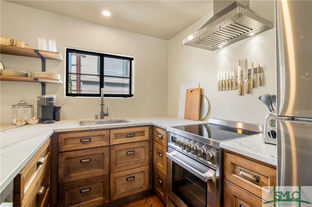 102 E 38th Street