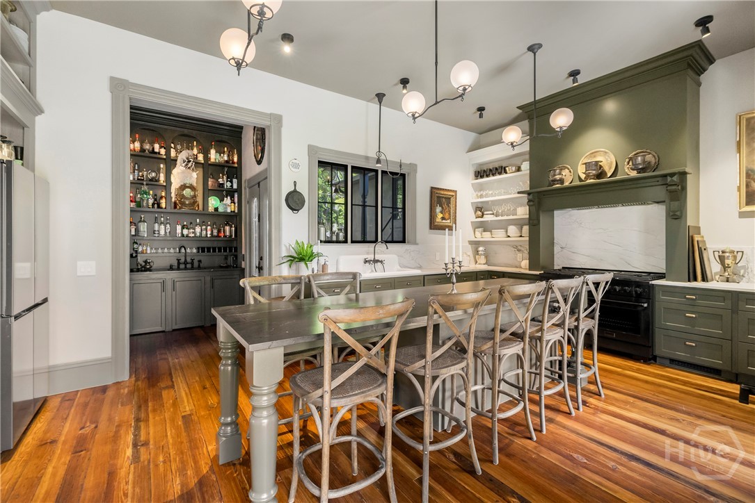 102 E 38th Street
