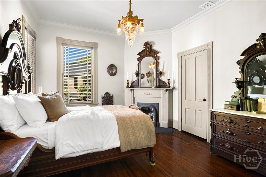 102 E 38th Street