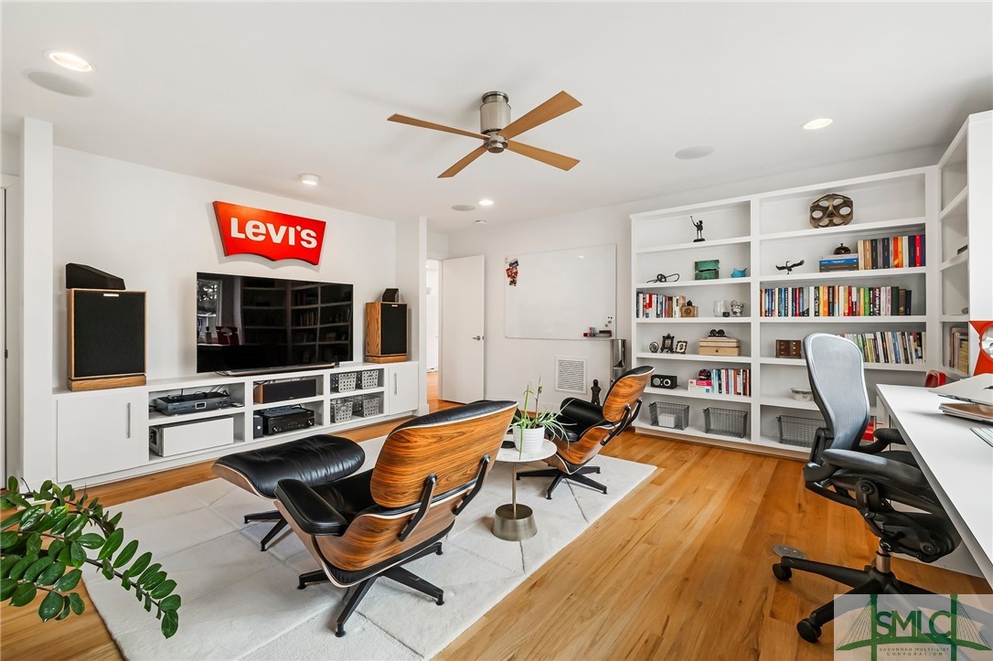 1111 Laurel Avenue