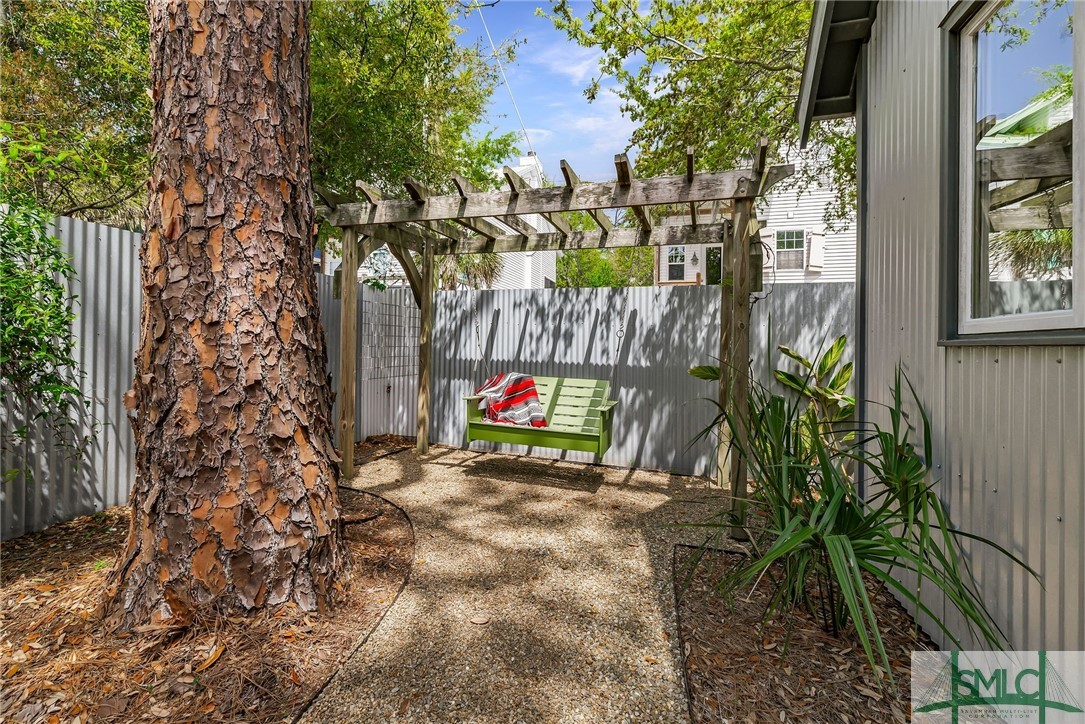 1111 Laurel Avenue