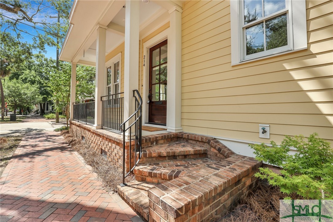 214 W Gwinnett Street
