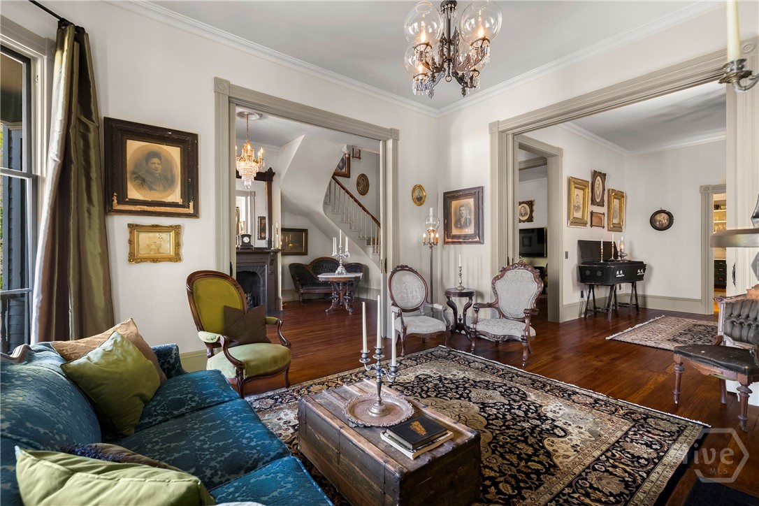 102 E 38th Street