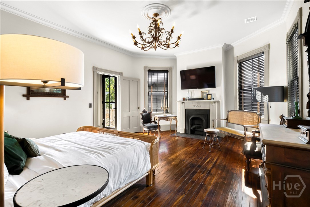 102 E 38th Street