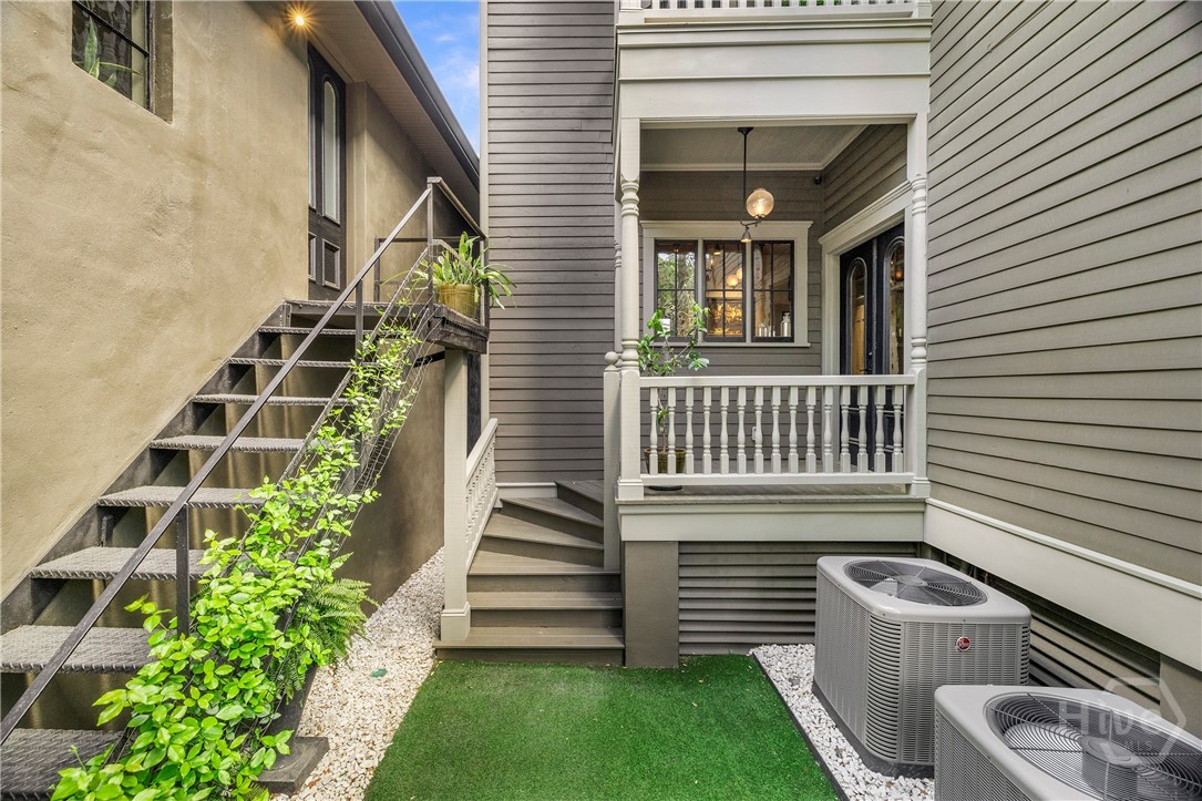 102 E 38th Street
