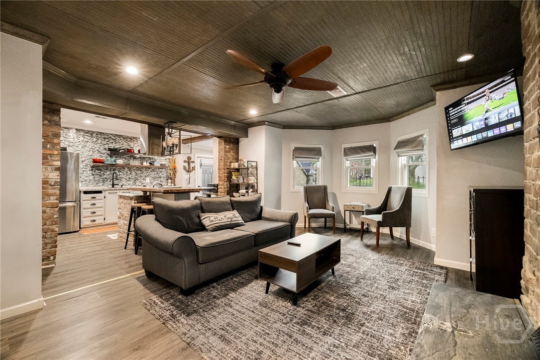 123 W Gwinnett Street