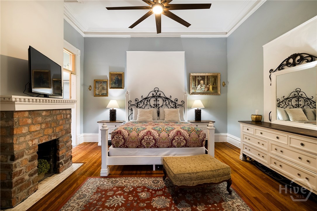 123 W Gwinnett Street