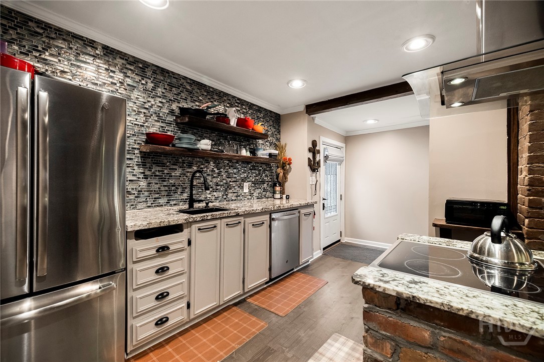 123 W Gwinnett Street