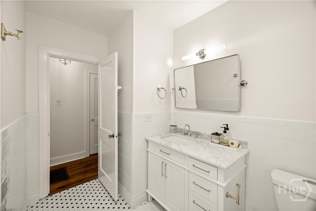 1318 E 51st Street