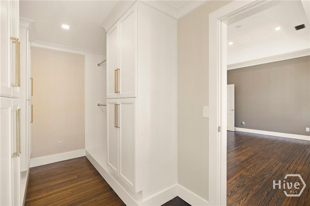 627 W 37th Street