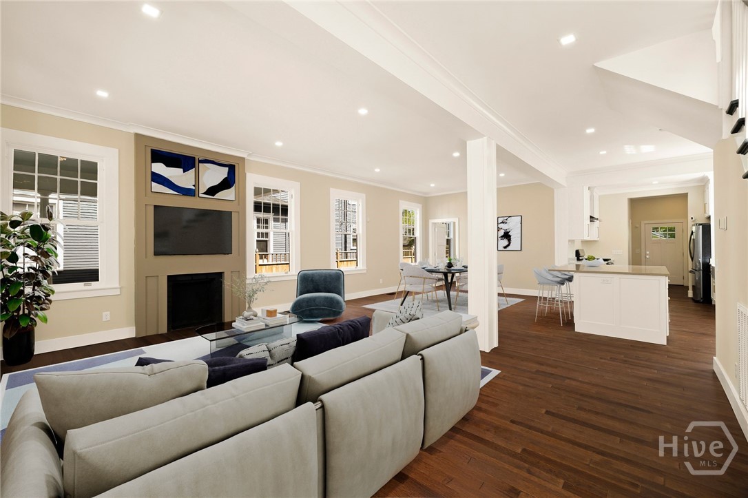 627 W 37th Street