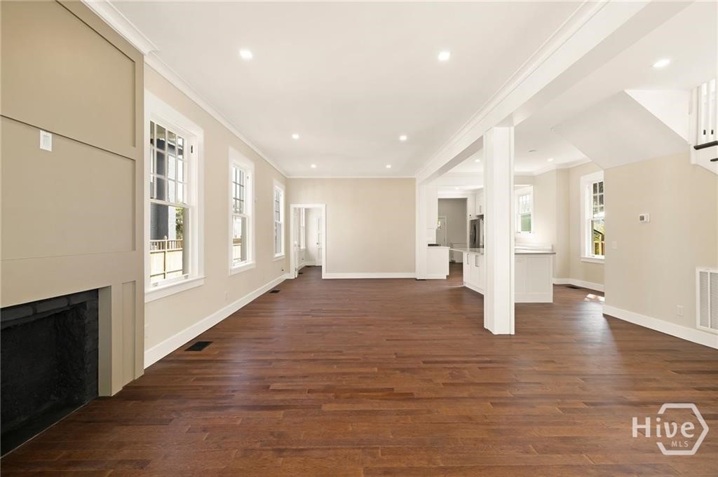 627 W 37th Street