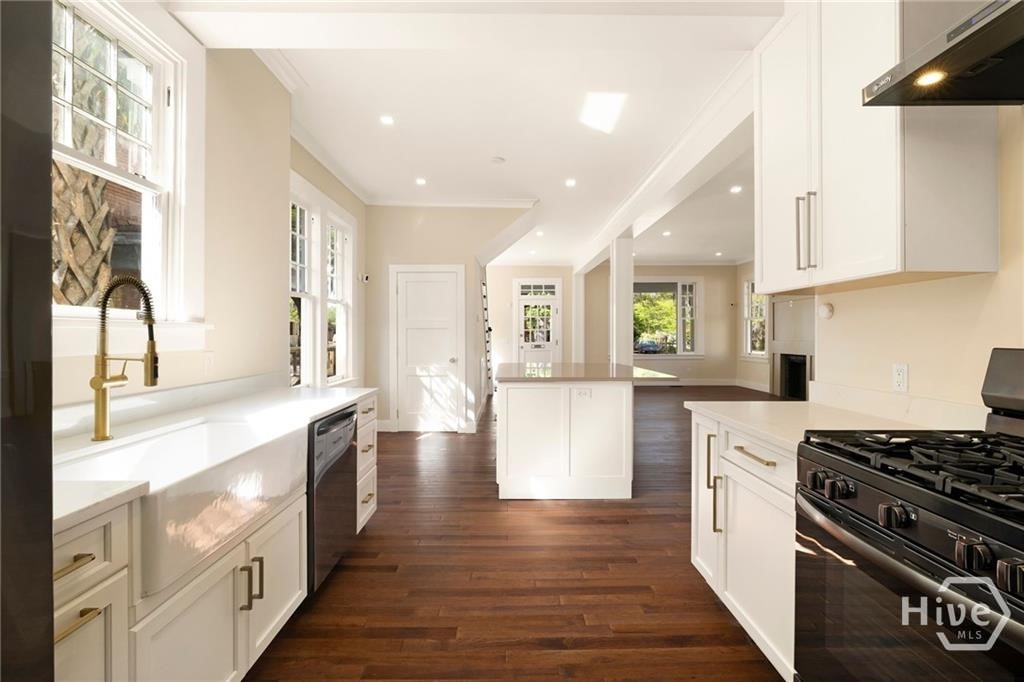 627 W 37th Street