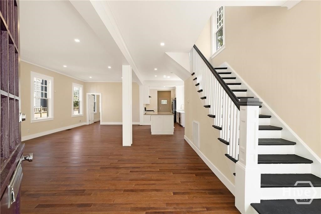 627 W 37th Street