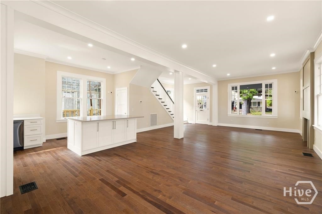 627 W 37th Street