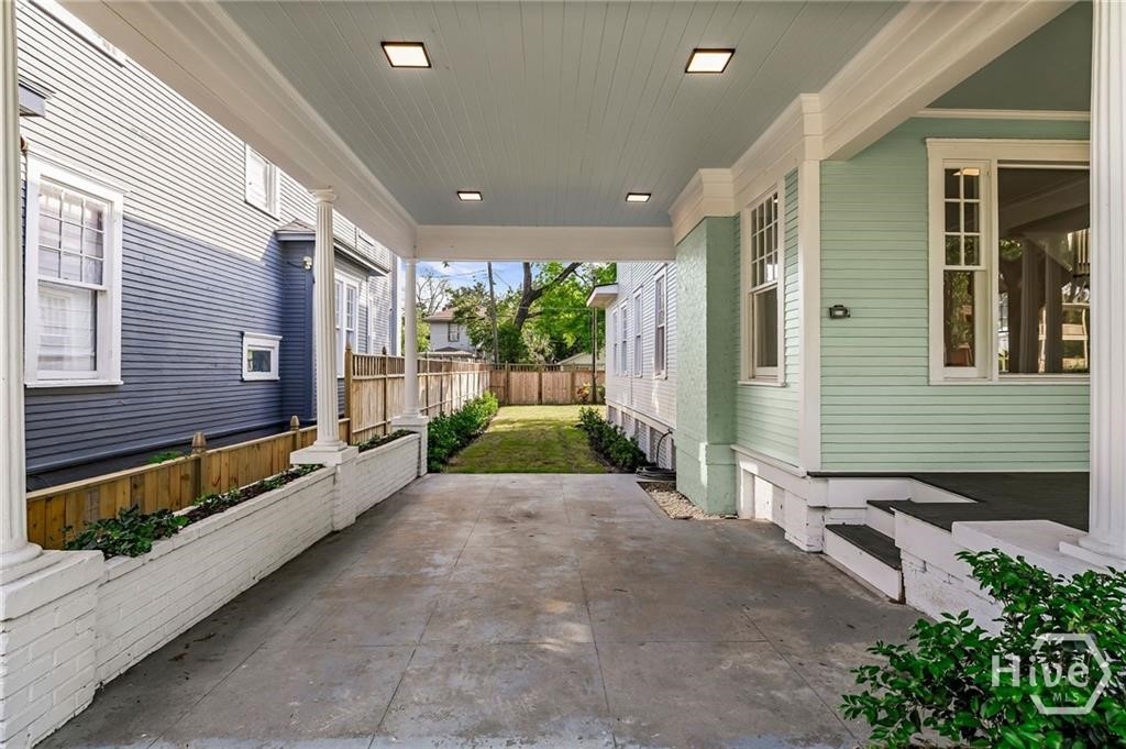 627 W 37th Street