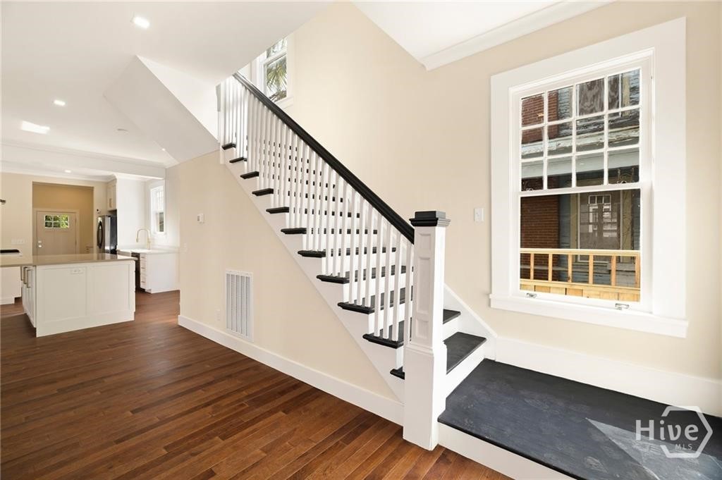 627 W 37th Street