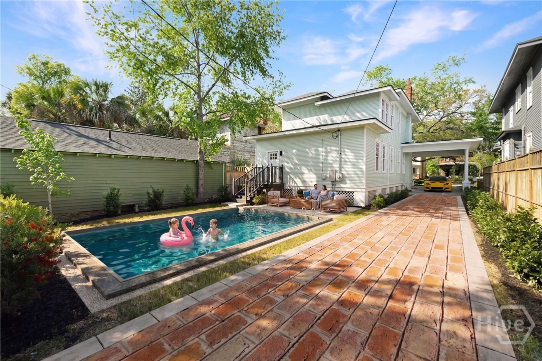 627 W 37th Street
