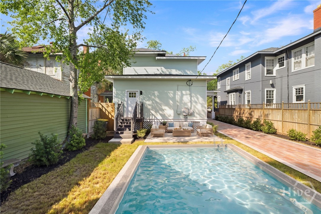 627 W 37th Street