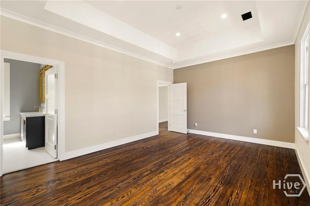 627 W 37th Street