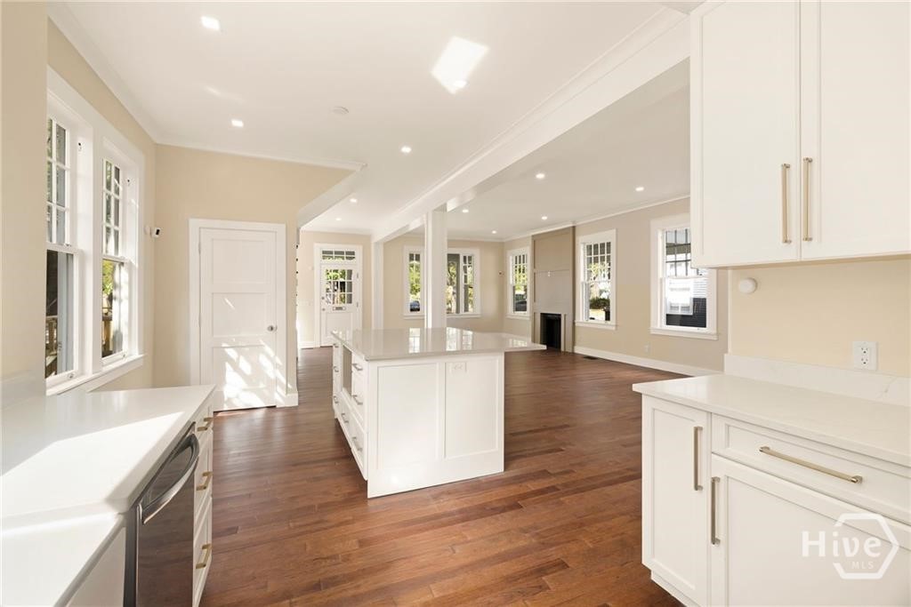 627 W 37th Street