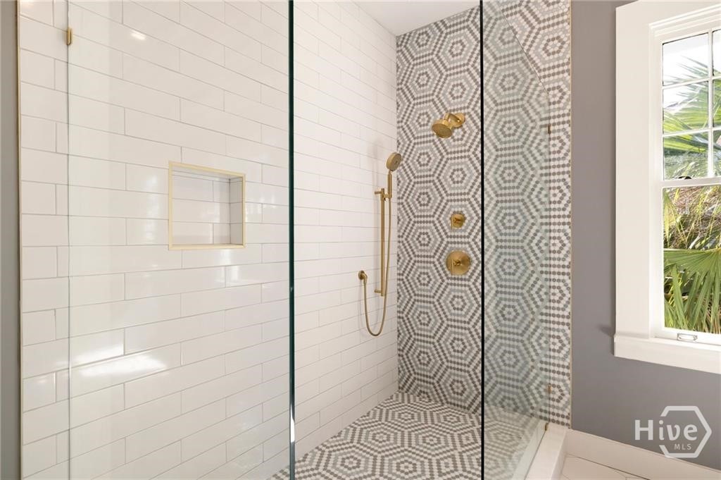 627 W 37th Street