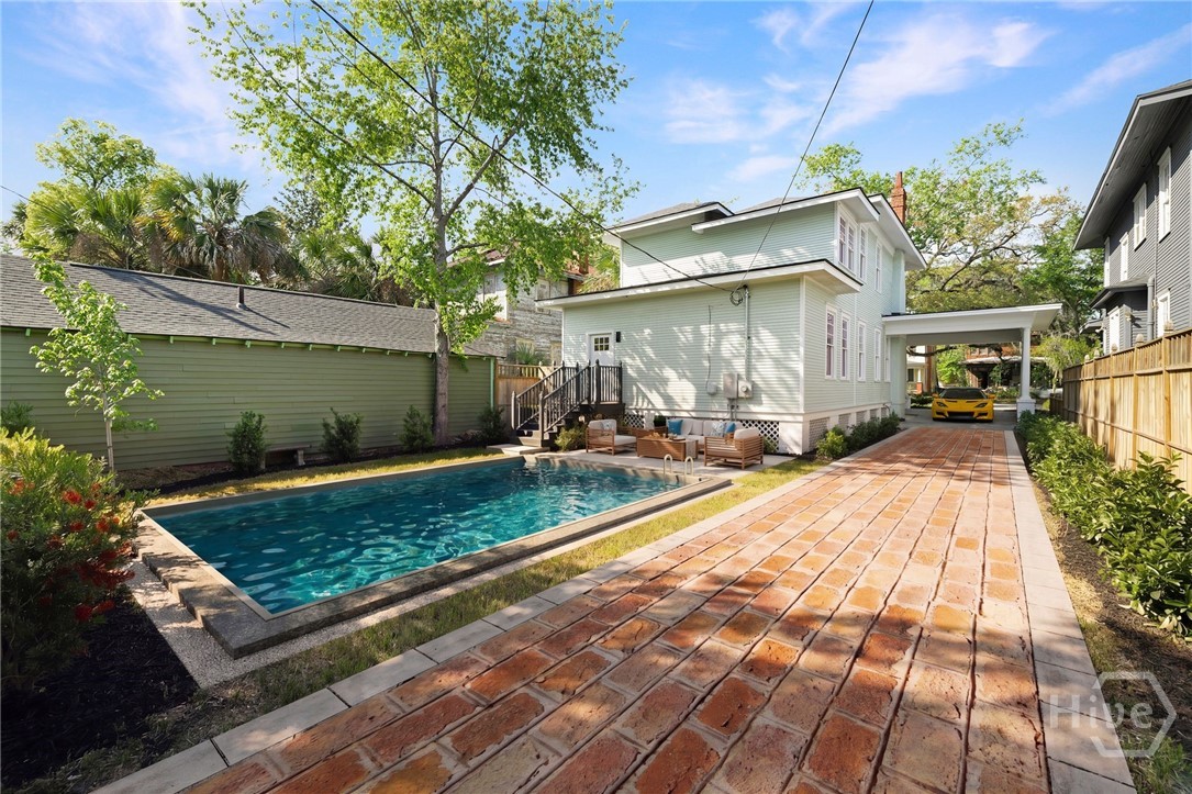 627 W 37th Street