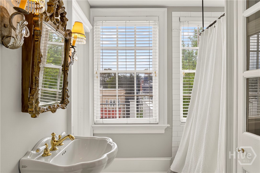 203 W Charlton Street