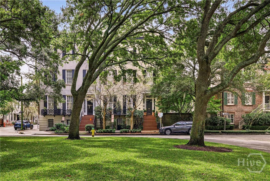 203 W Charlton Street