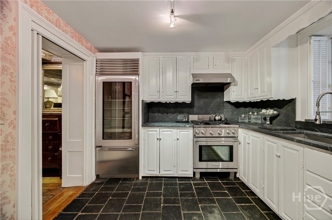 203 W Charlton Street