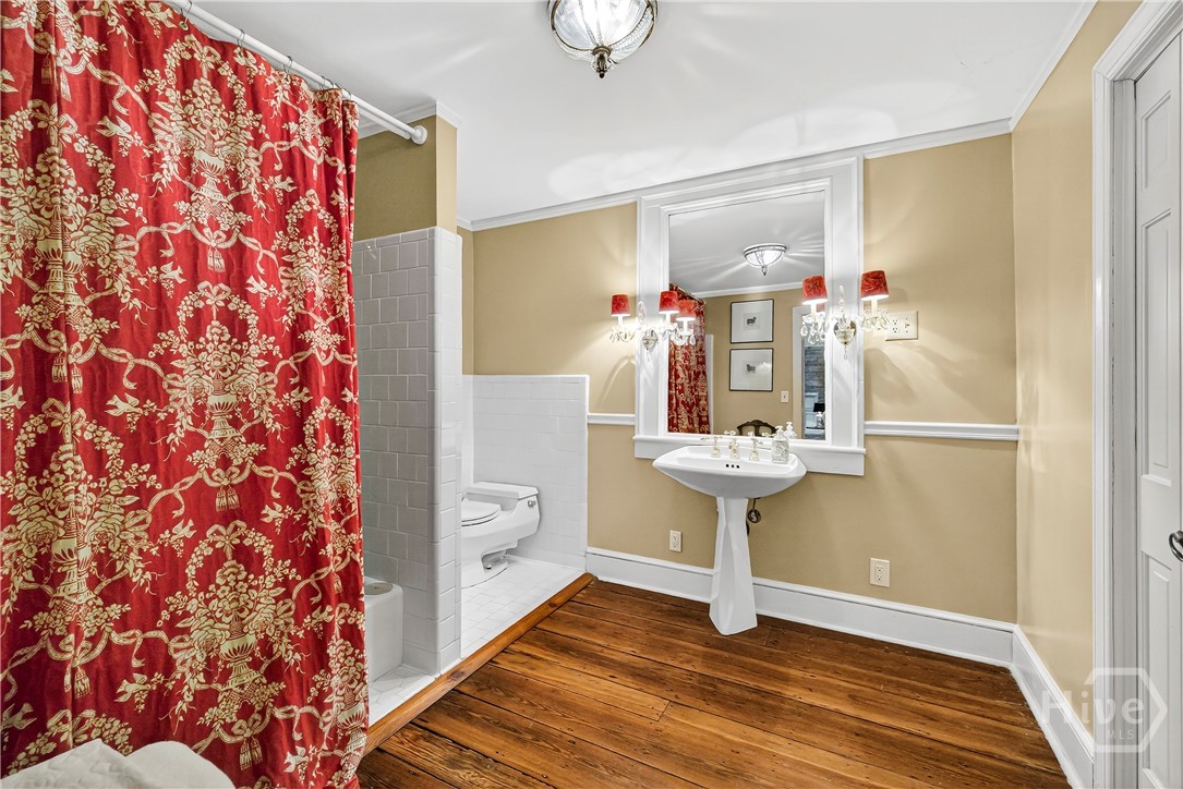 203 W Charlton Street