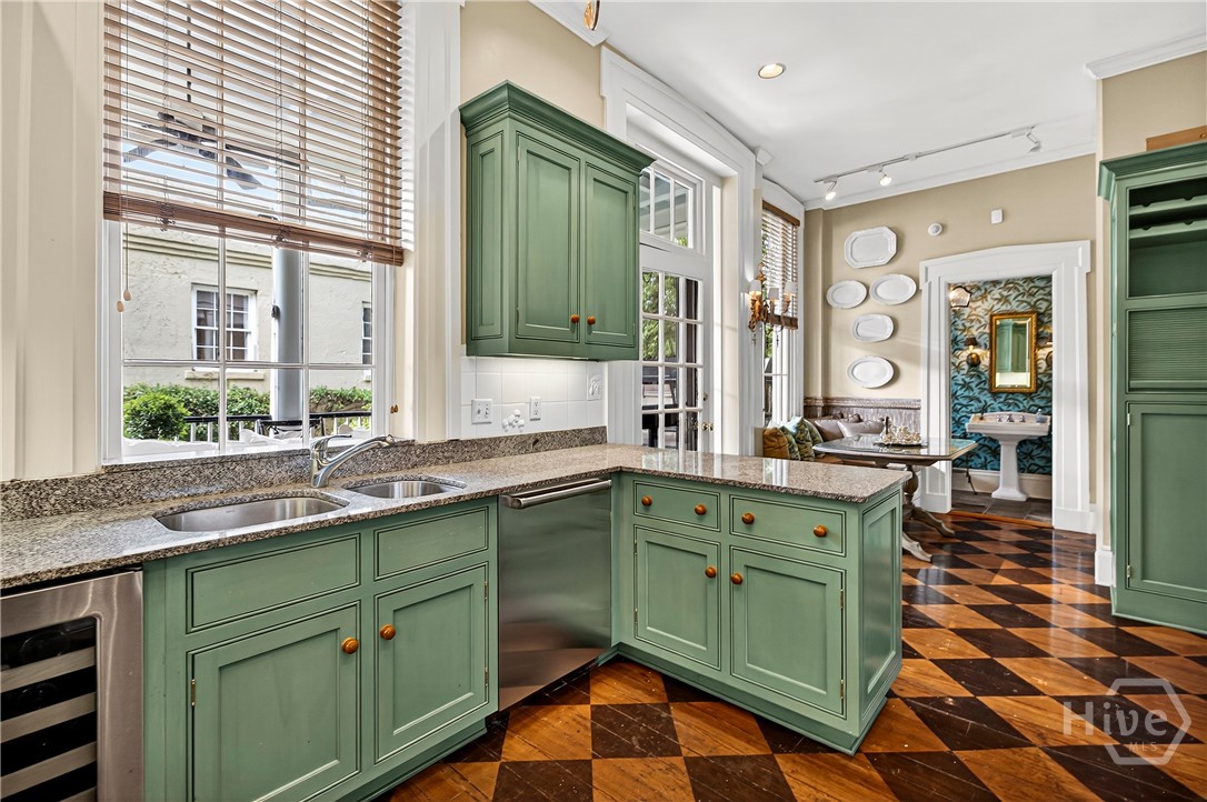 203 W Charlton Street