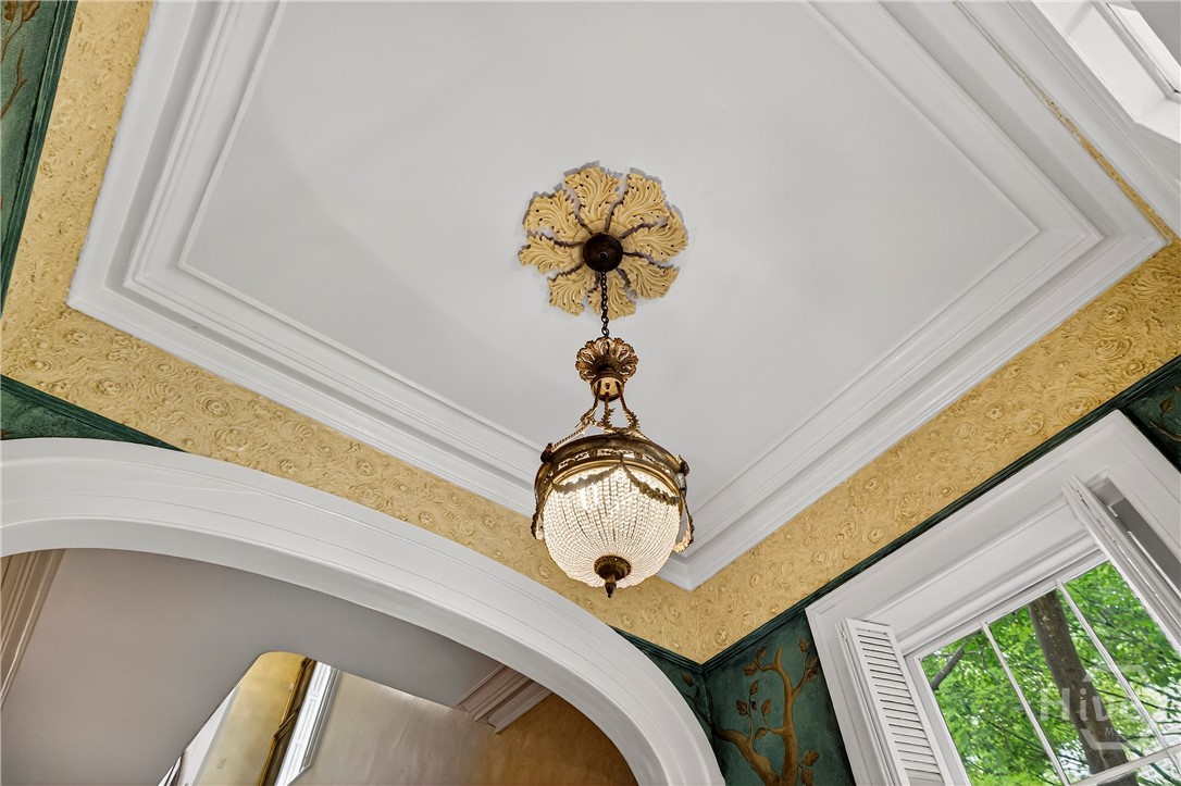 203 W Charlton Street