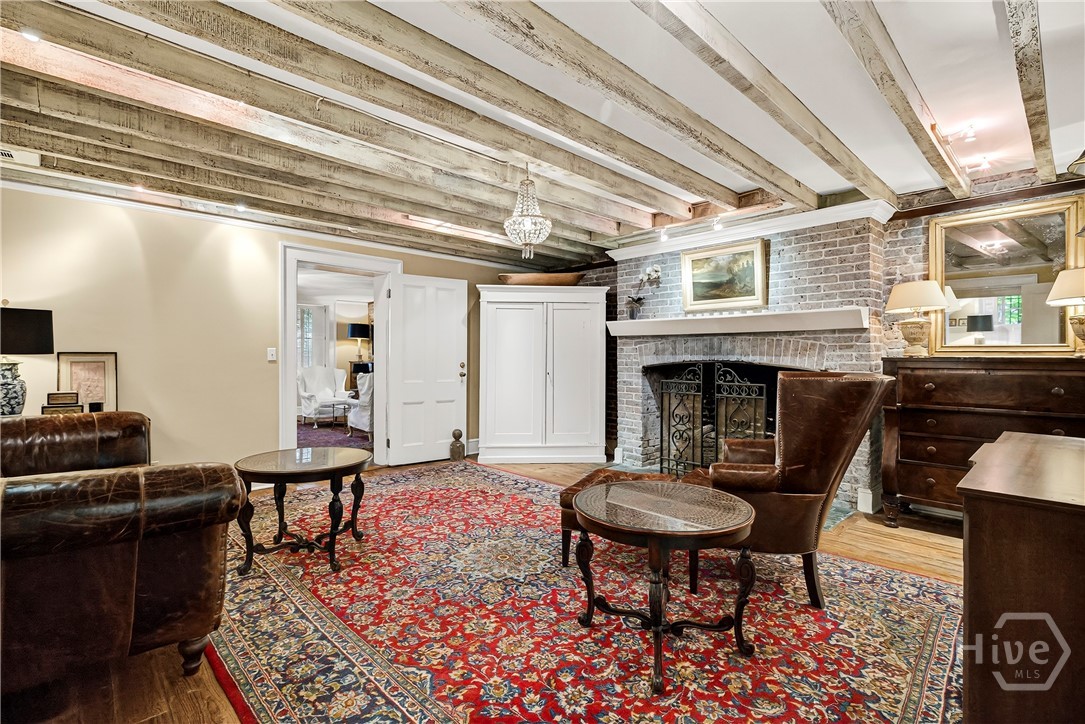 203 W Charlton Street