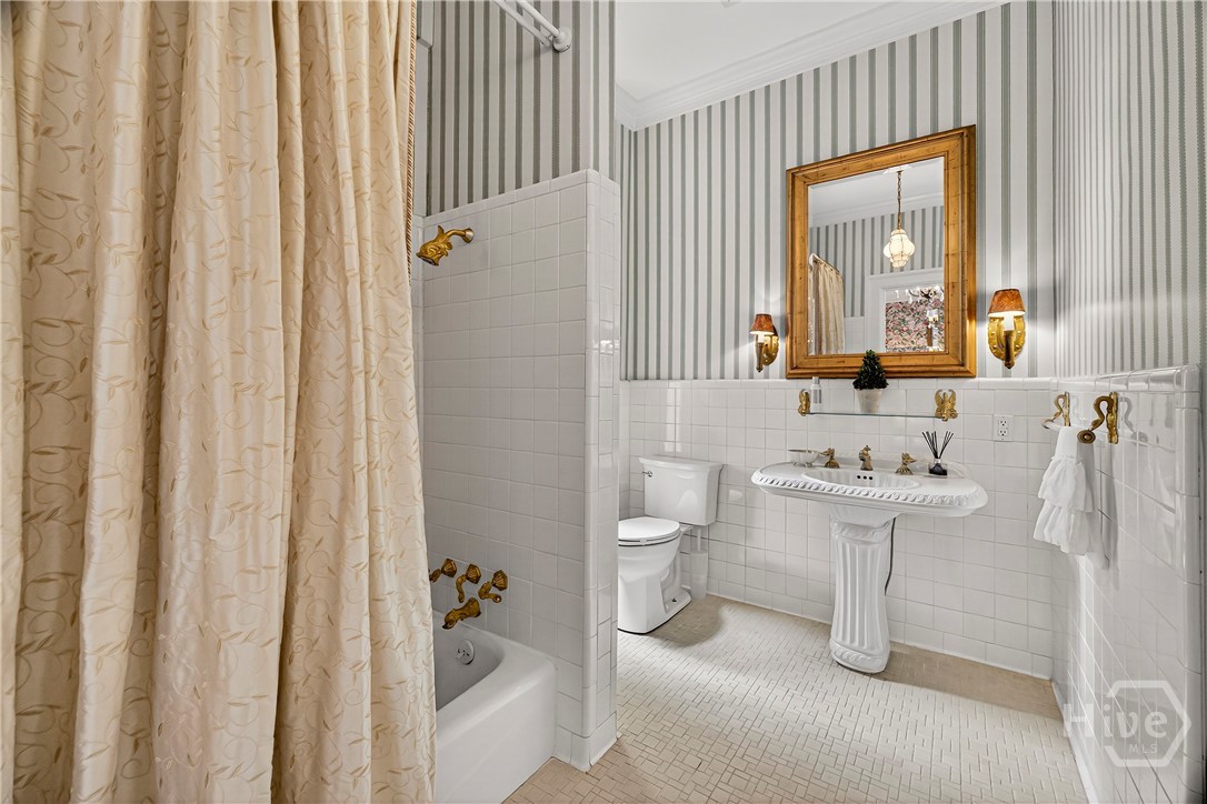 203 W Charlton Street