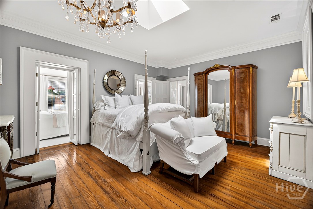 203 W Charlton Street