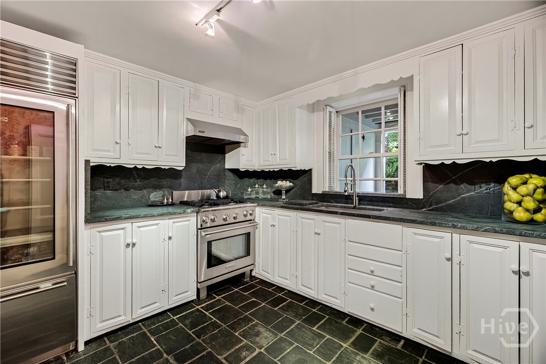 203 W Charlton Street