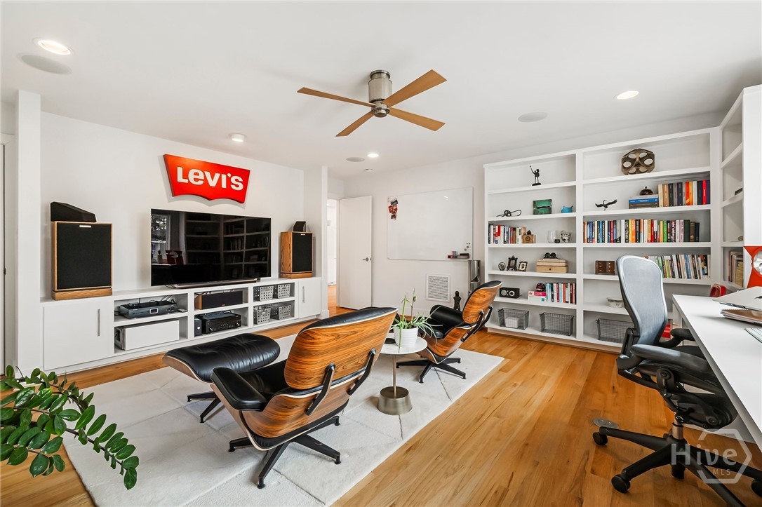 1111 Laurel Avenue
